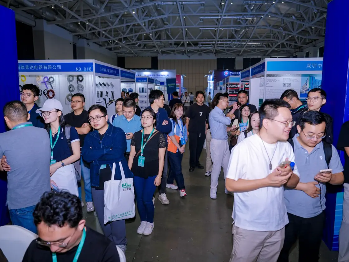 March 2026 · Shenzhen · Visitors on the exhibition floor