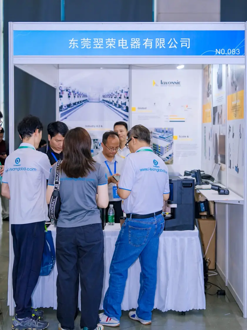 March 2026 · Shenzhen · Visitors meeting exhibitors