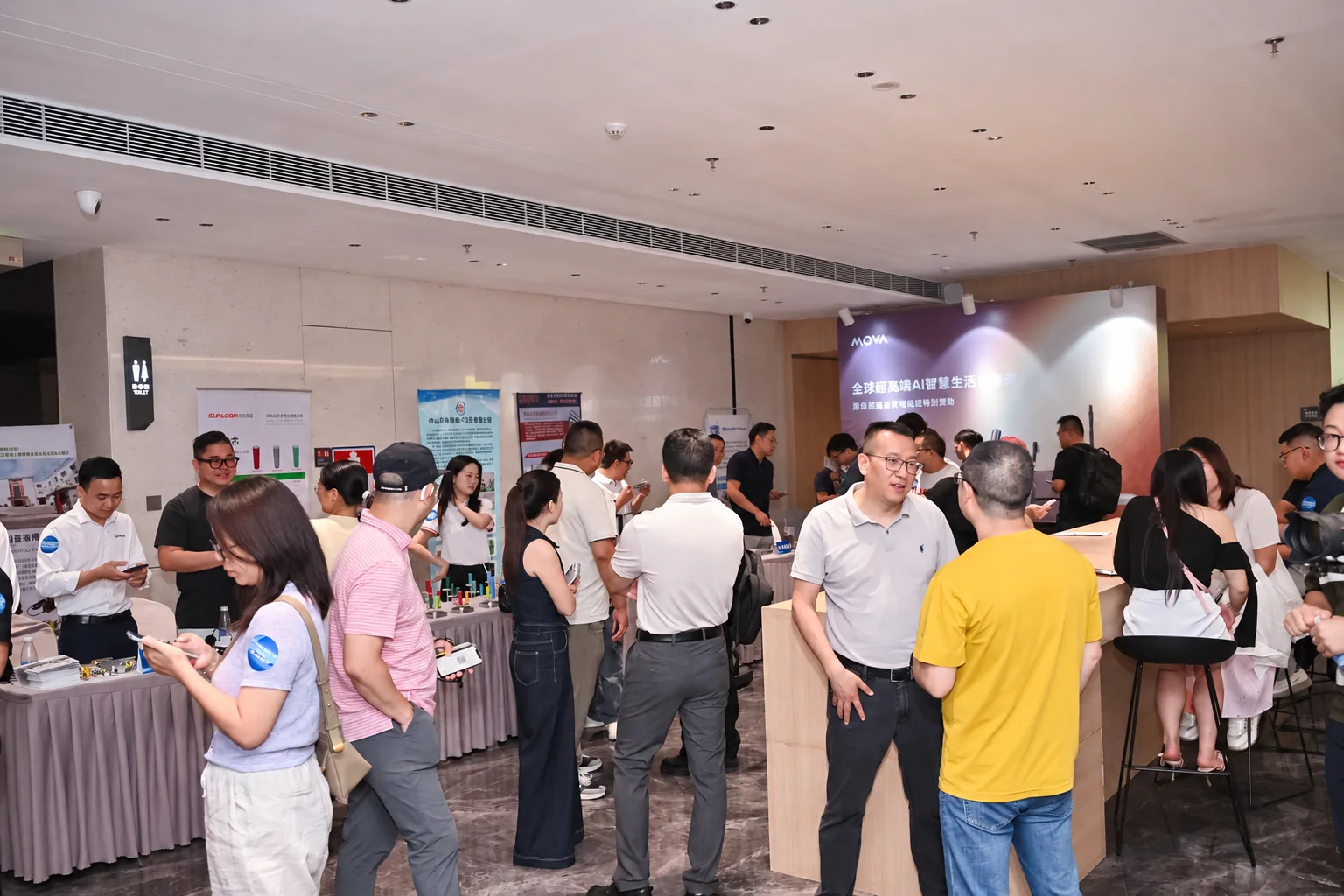 9 August 2025 · Shenzhen · Conversations outside the auditorium