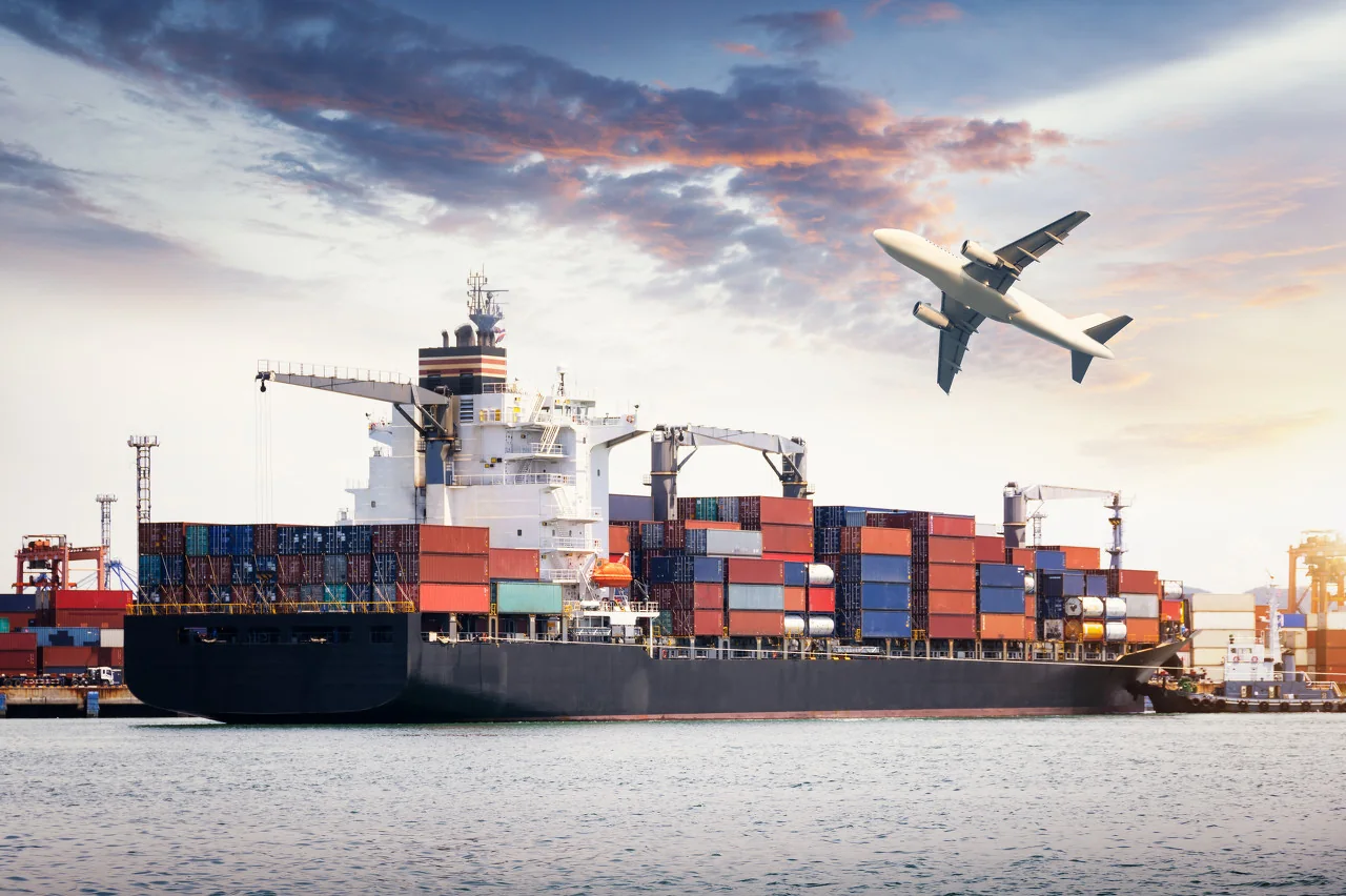 Container ship and cargo aircraft representing the 2021 global freight-capacity crisis