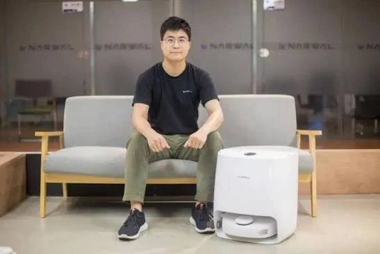 Narwal founder Zhang Junbin with the company’s self-cleaning robotic vacuum