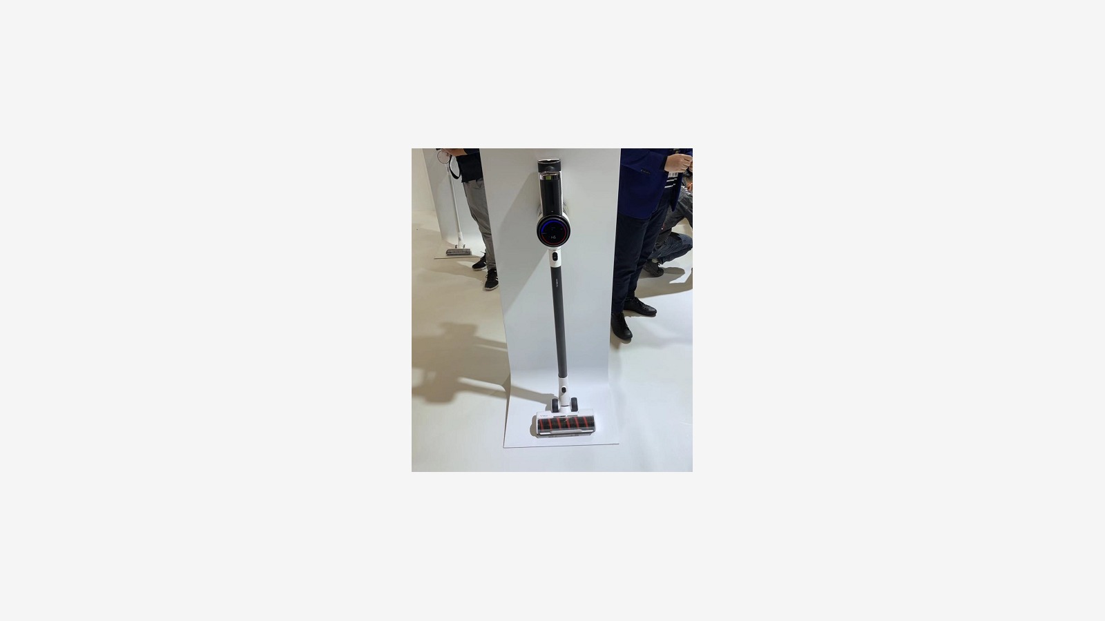 Tineco smart cordless vacuum display 9
