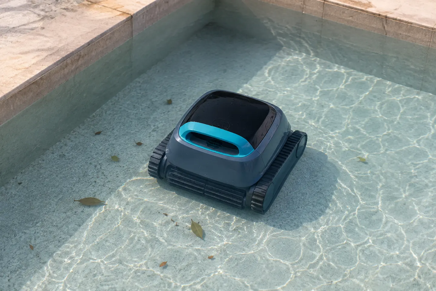 cordless robotic pool cleaner for compact residential pools
